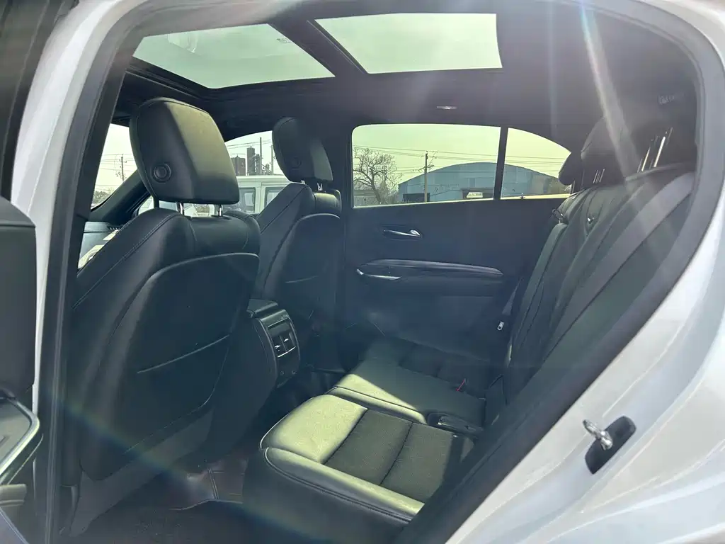 Cadillac XT4 — фото 9