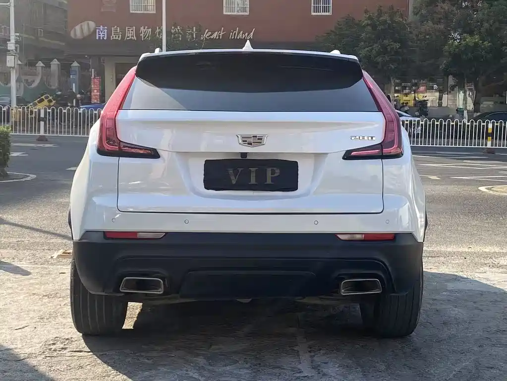 Cadillac XT4 — фото 8
