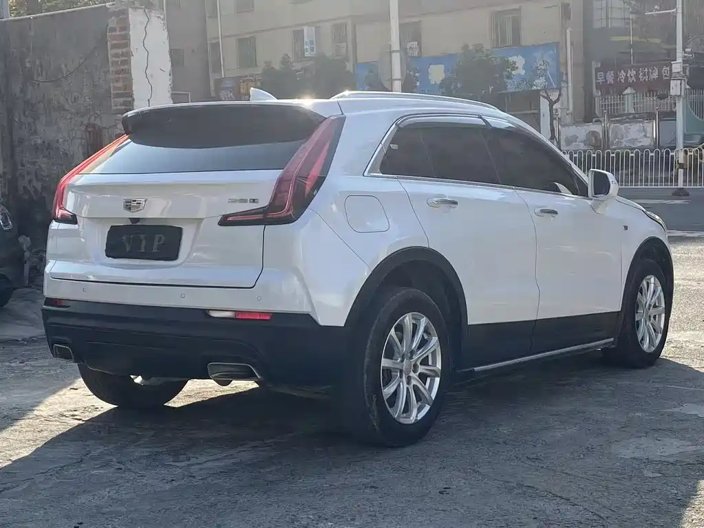 Cadillac XT4 — фото 9