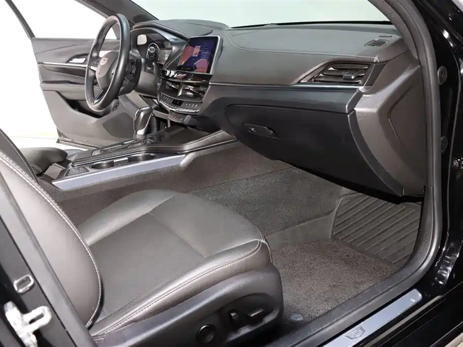 Cadillac CT4 — фото 7