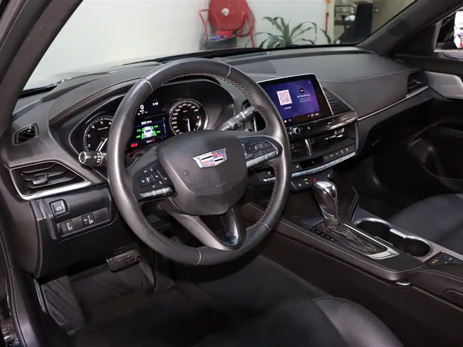 Cadillac CT4 — фото 9