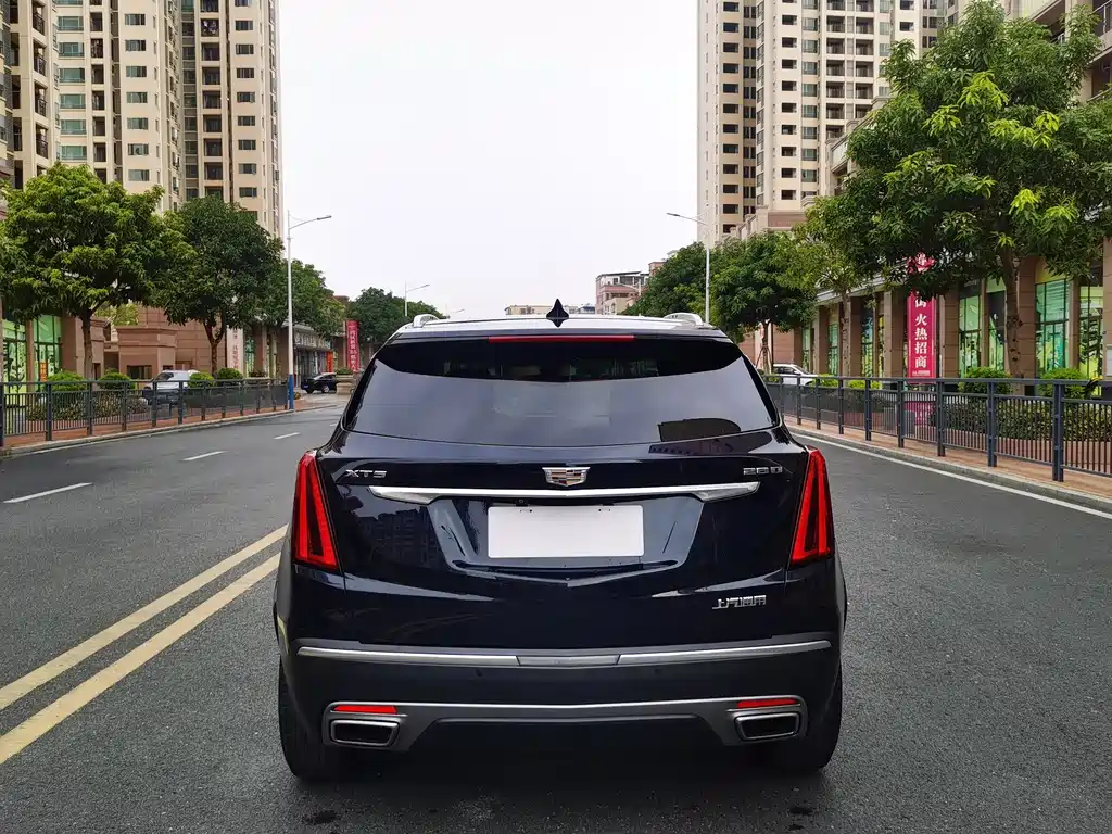 Cadillac XT5 — фото 8