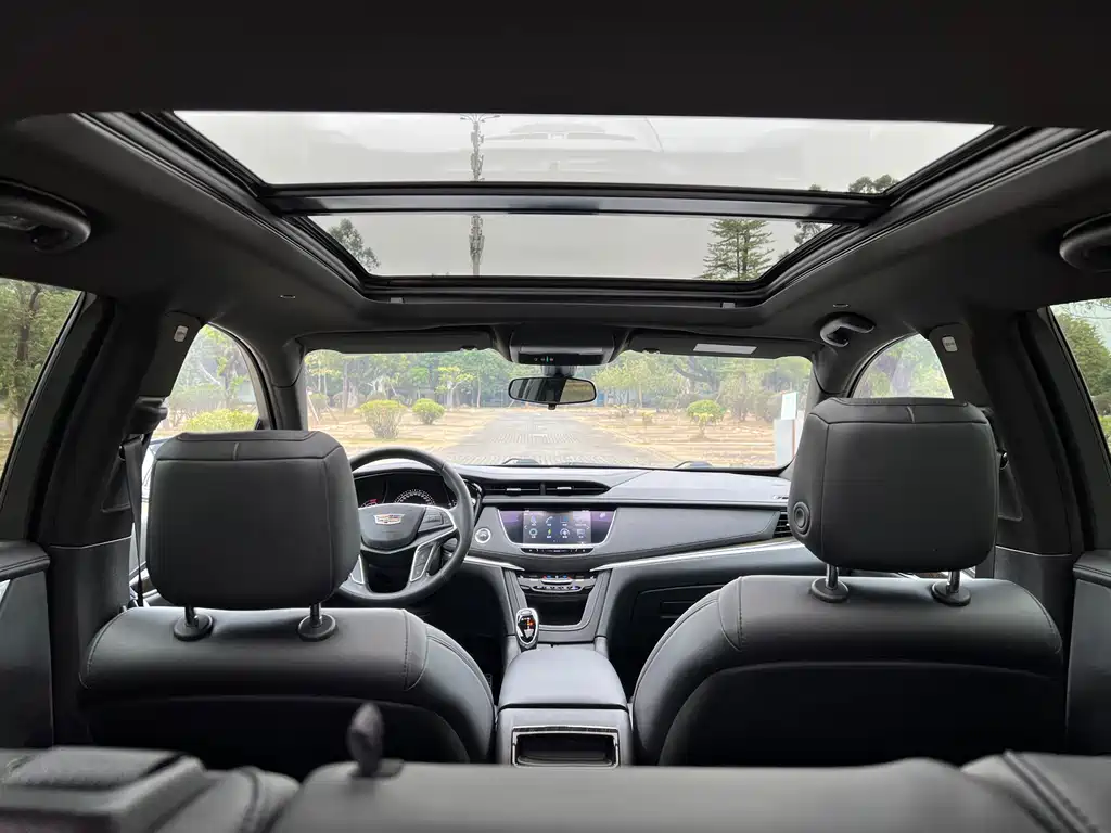 Cadillac XT5 — фото 23
