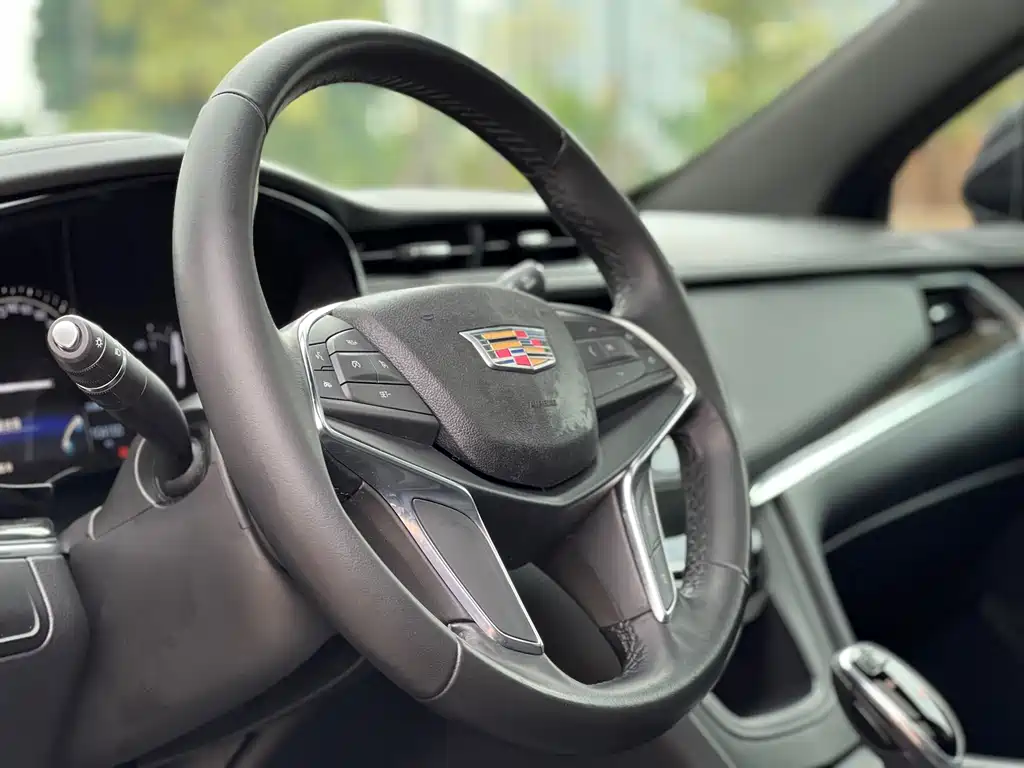 Cadillac XT5 — фото 30