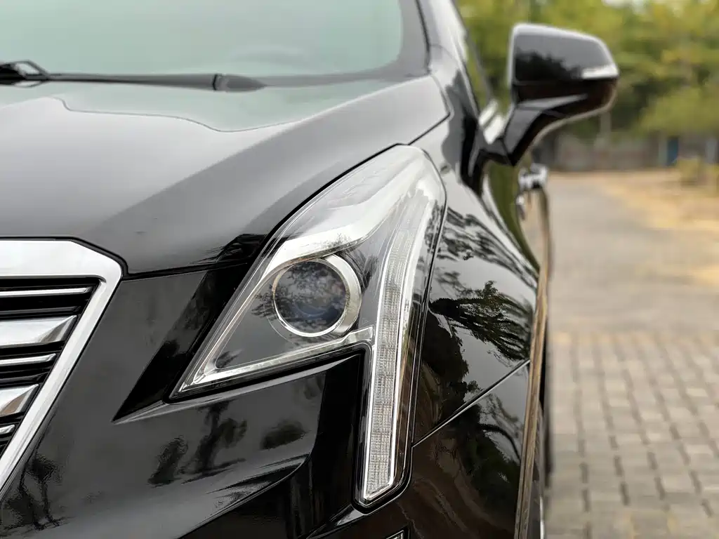 Cadillac XT5 — фото 31