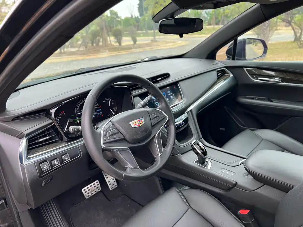 Cadillac XT5 — фото 8