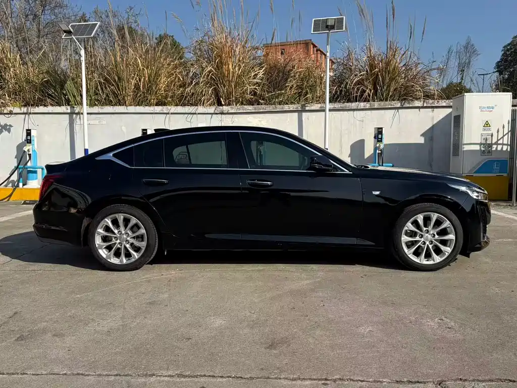 Cadillac CT5 — фото 5