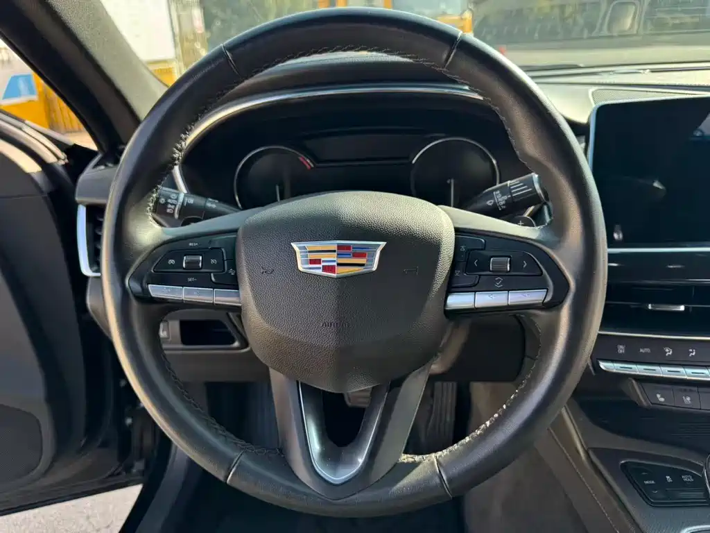 Cadillac CT5 — фото 8