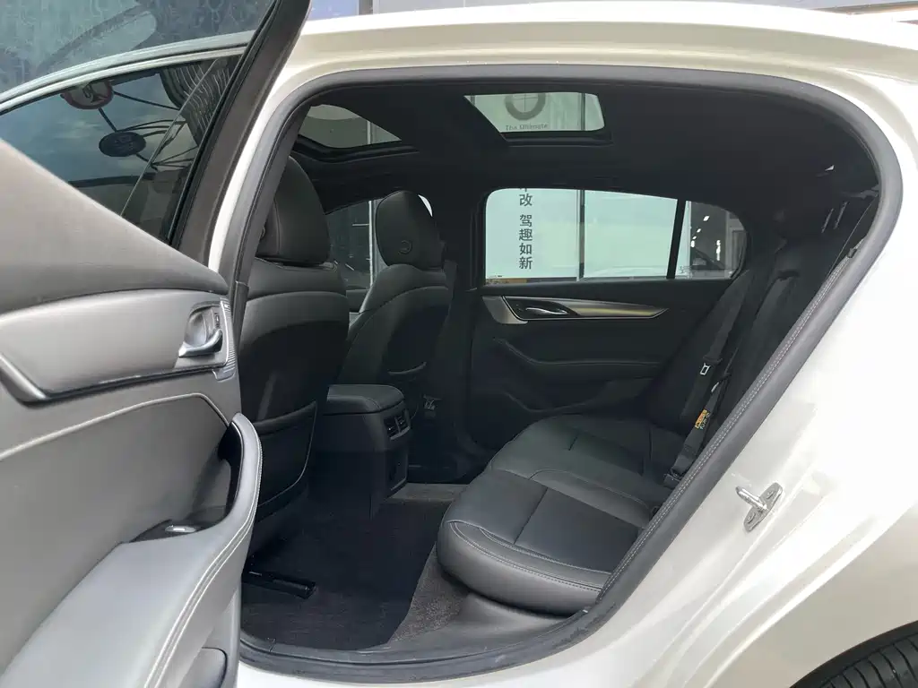 Cadillac CT5 — фото 11