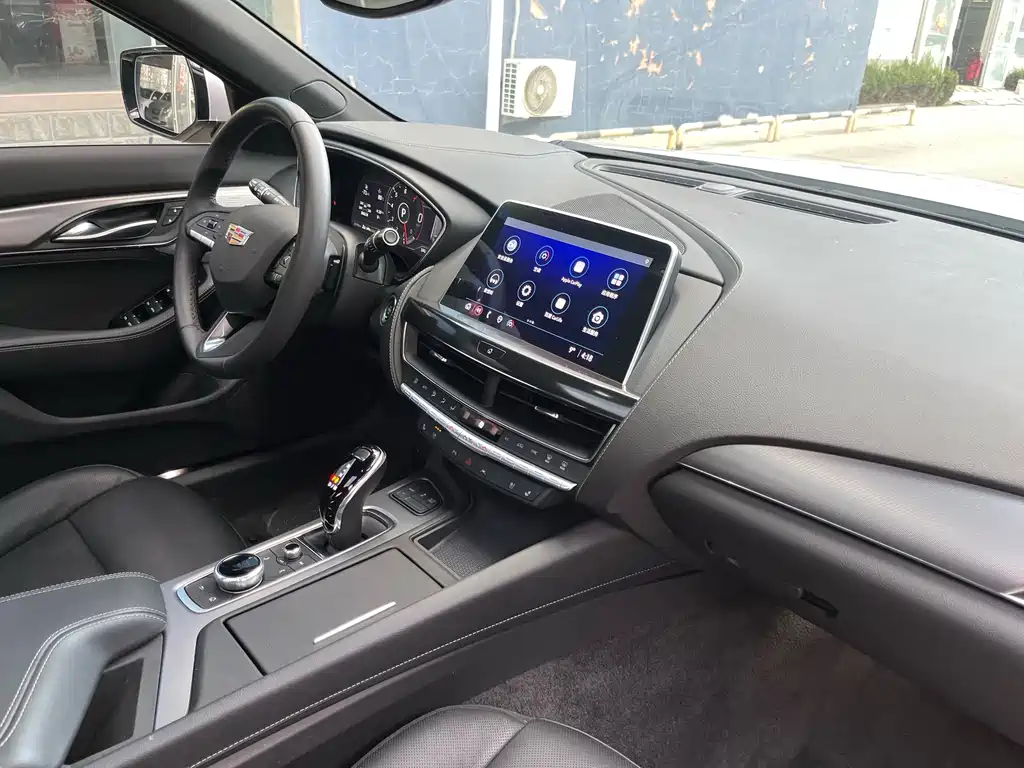 Cadillac CT5 — фото 14