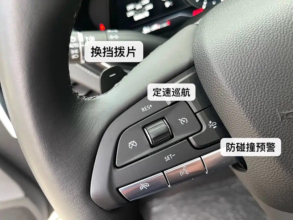 Cadillac CT5 — фото 24
