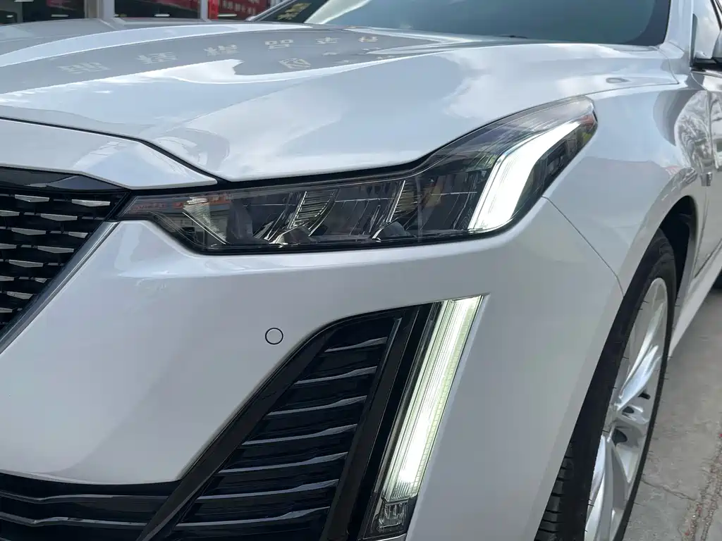 Cadillac CT5 — фото 28