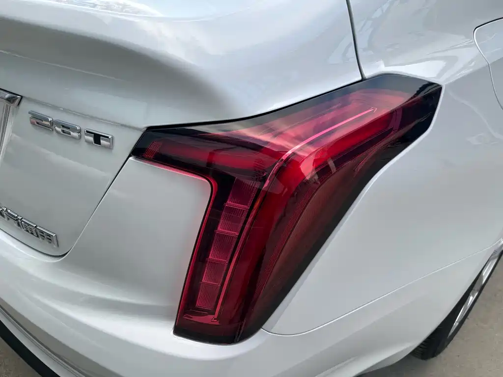 Cadillac CT5 — фото 29