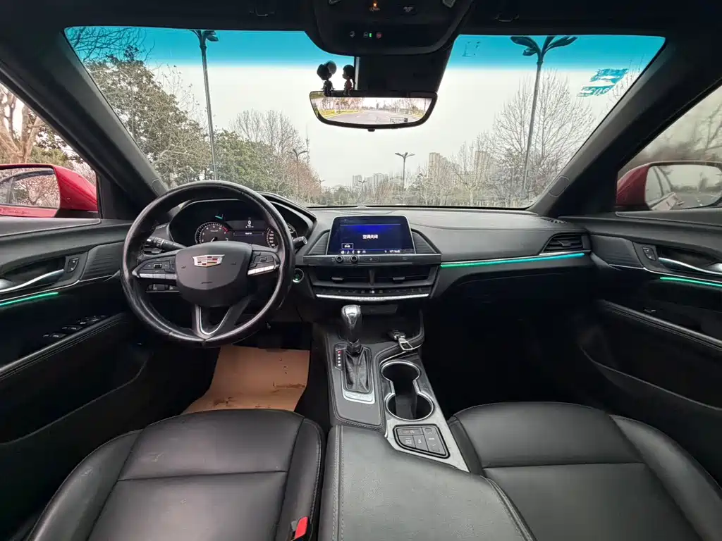 Cadillac CT4 — фото 7
