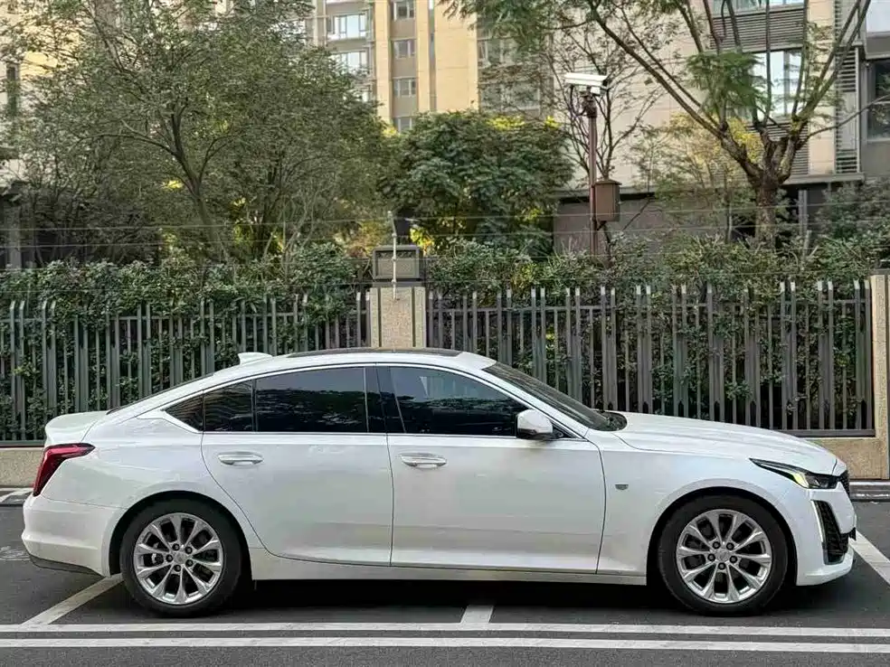 Cadillac CT5 — фото 4