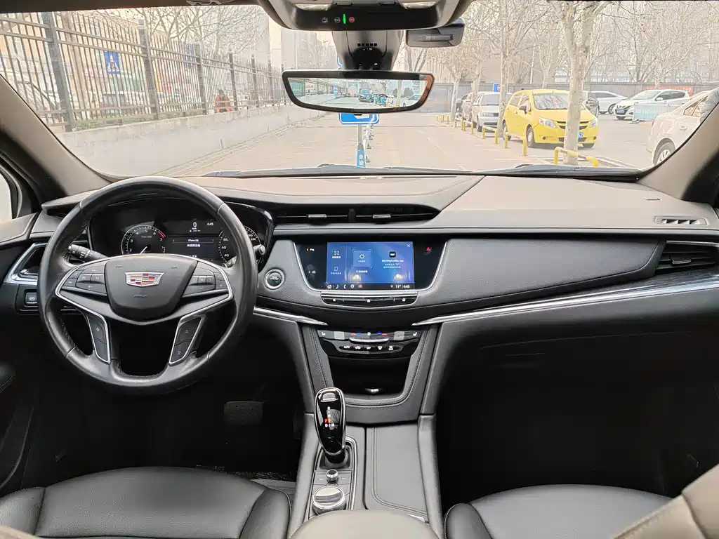 Cadillac XT5 — фото 8