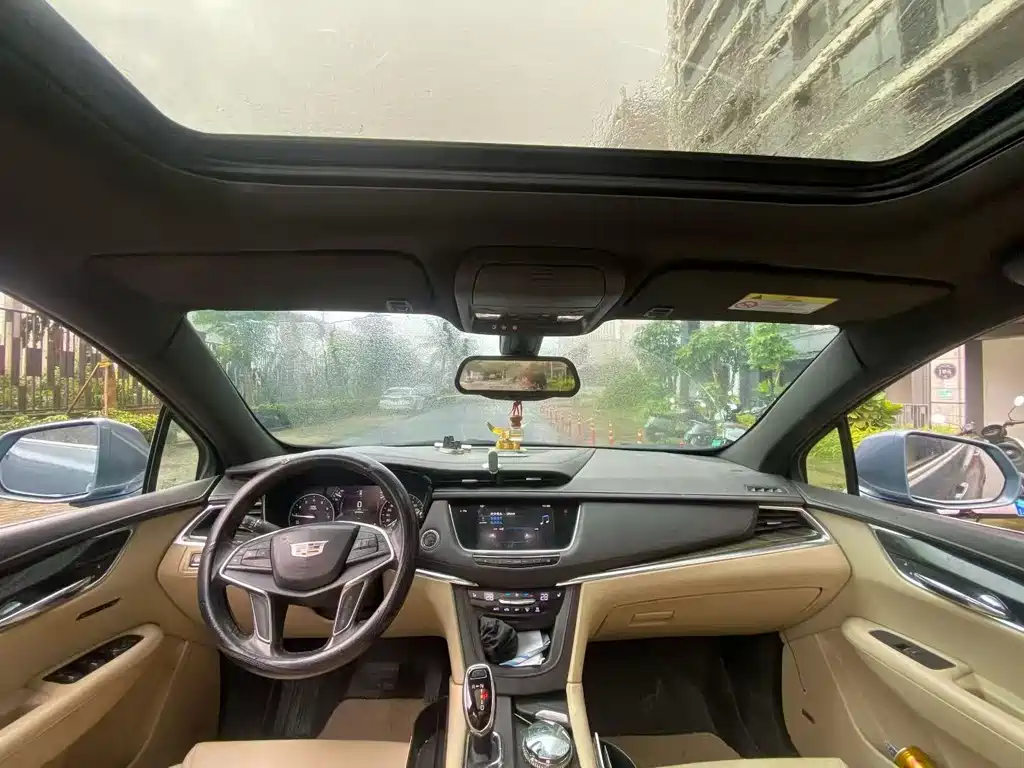 Cadillac XT5 — фото 14