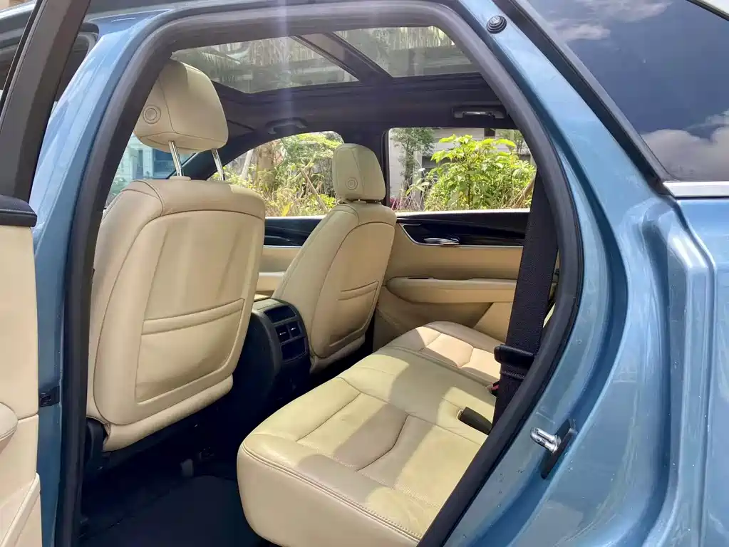 Cadillac XT5 — фото 6