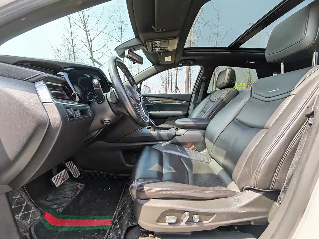 Cadillac XT5 — фото 11