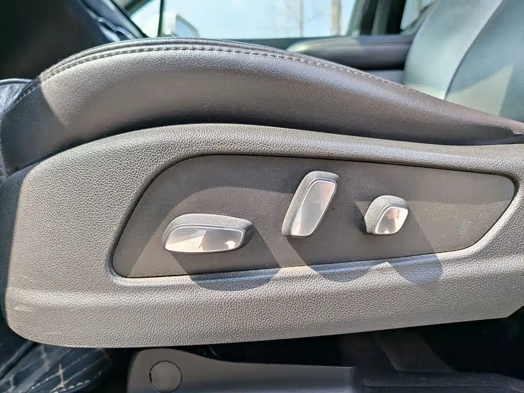 Cadillac XT5 — фото 17