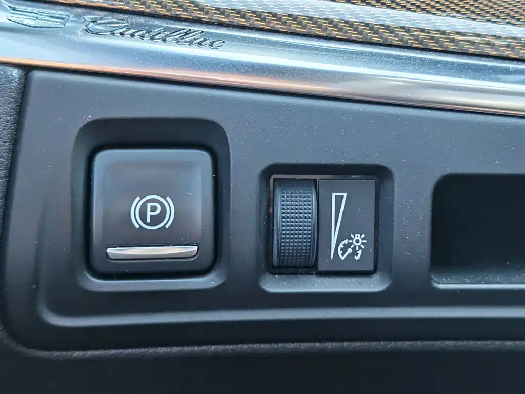 Cadillac XT5 — фото 18