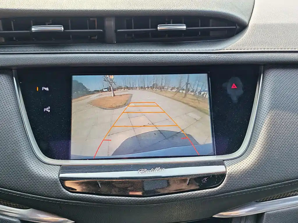 Cadillac XT5 — фото 20