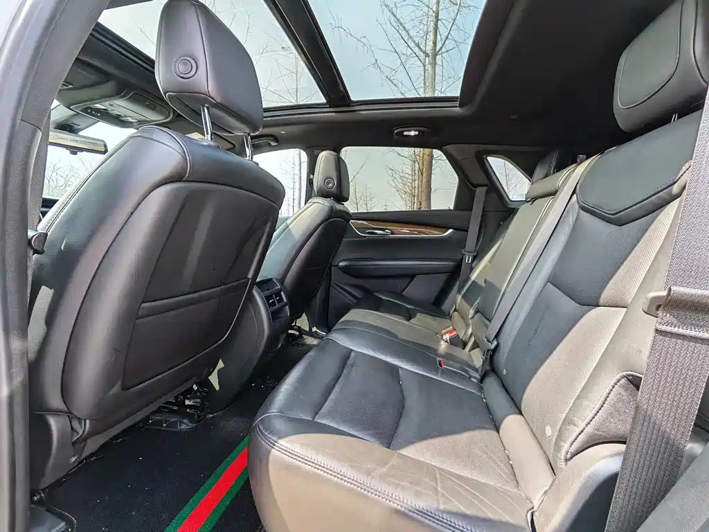 Cadillac XT5 — фото 25
