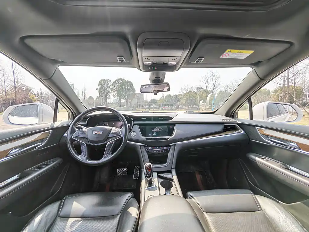 Cadillac XT5 — фото 26