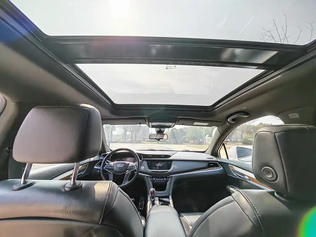 Cadillac XT5 — фото 27