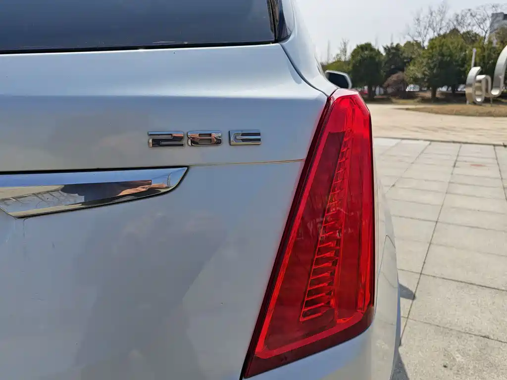 Cadillac XT5 — фото 29
