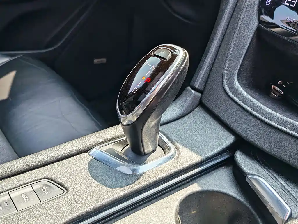 Cadillac XT5 — фото 31