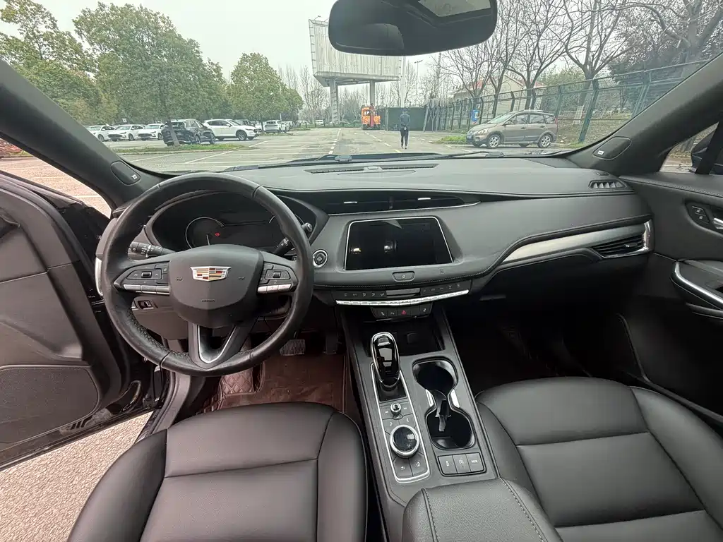 Cadillac XT4 — фото 8