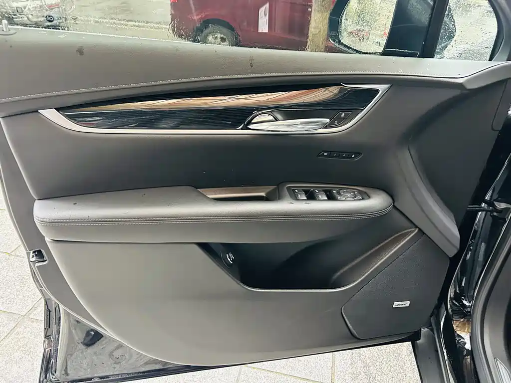 Cadillac XT5 — фото 8