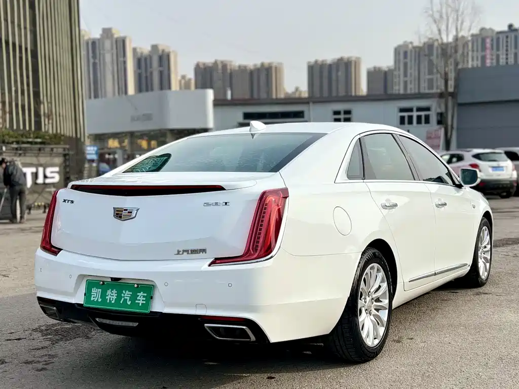 Cadillac XTS — фото 10