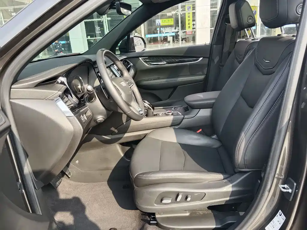 Cadillac XT6 — фото 9