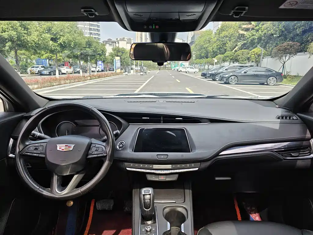 Cadillac XT4 — фото 6