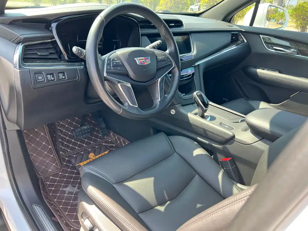 Cadillac XT5 — фото 11