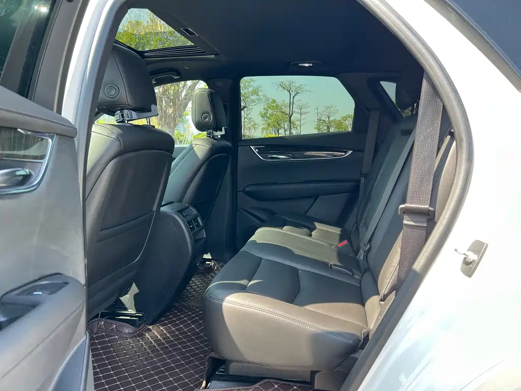 Cadillac XT5 — фото 14