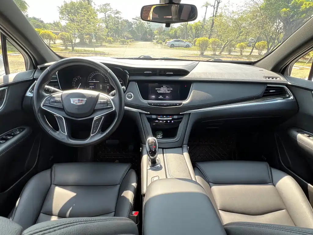 Cadillac XT5 — фото 15