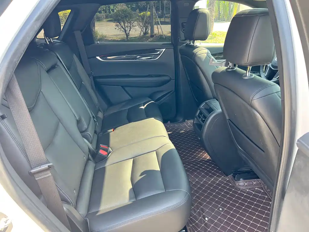 Cadillac XT5 — фото 17