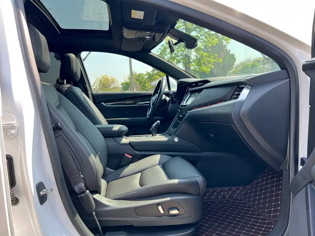 Cadillac XT5 — фото 18