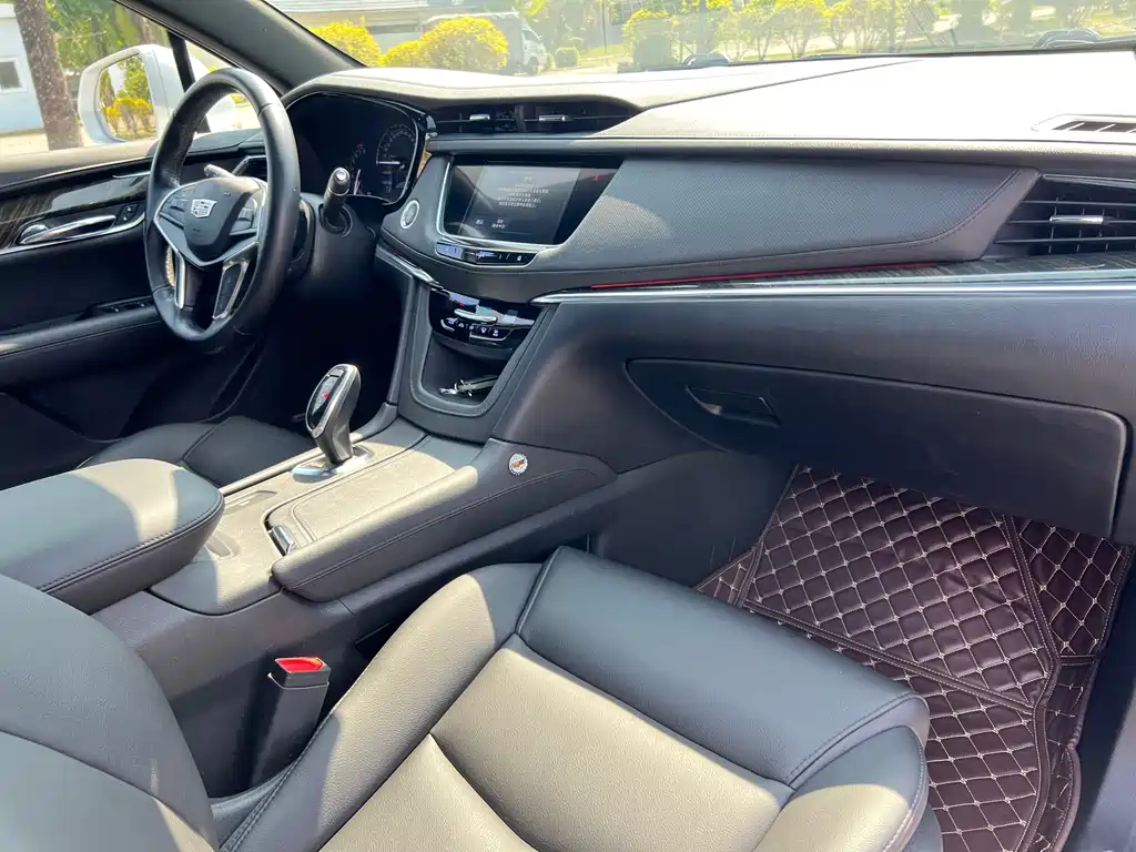 Cadillac XT5 — фото 19