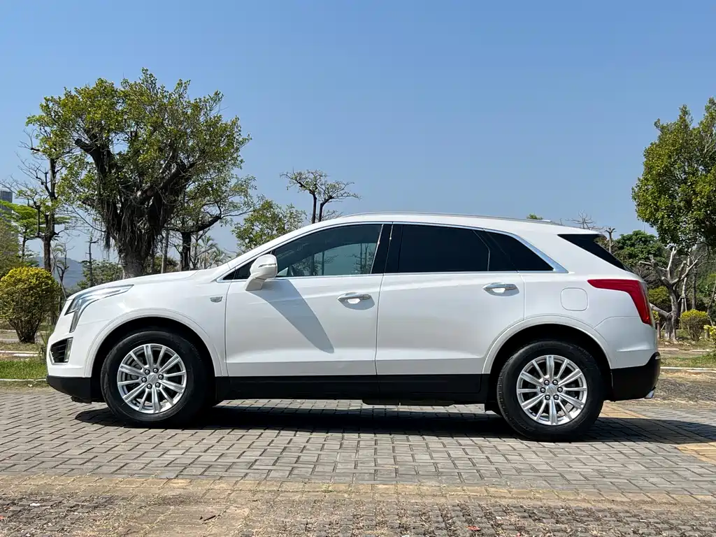 Cadillac XT5 — фото 8
