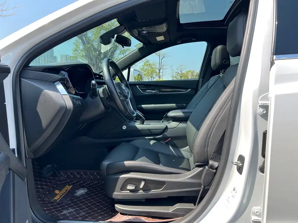 Cadillac XT5 — фото 10