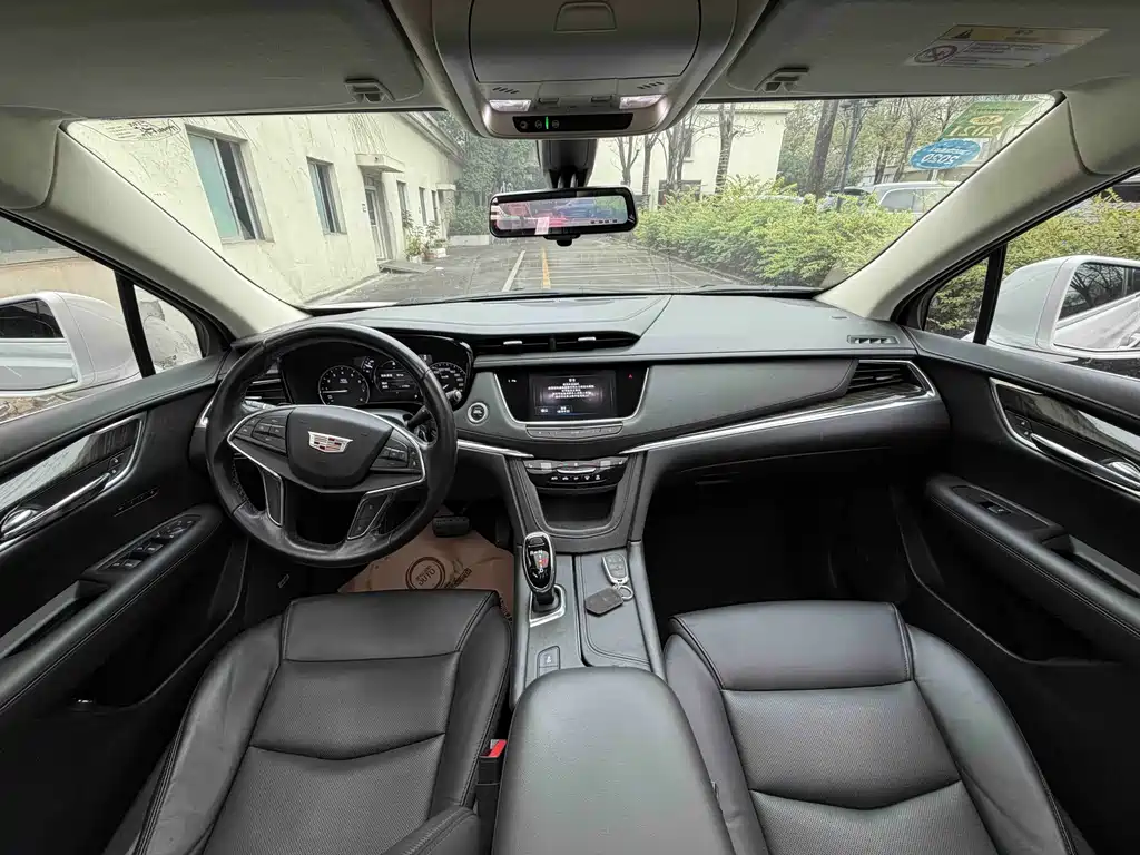 Cadillac XT5 — фото 9