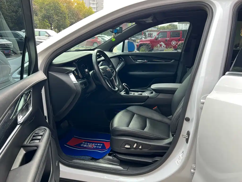 Cadillac XT5 — фото 17