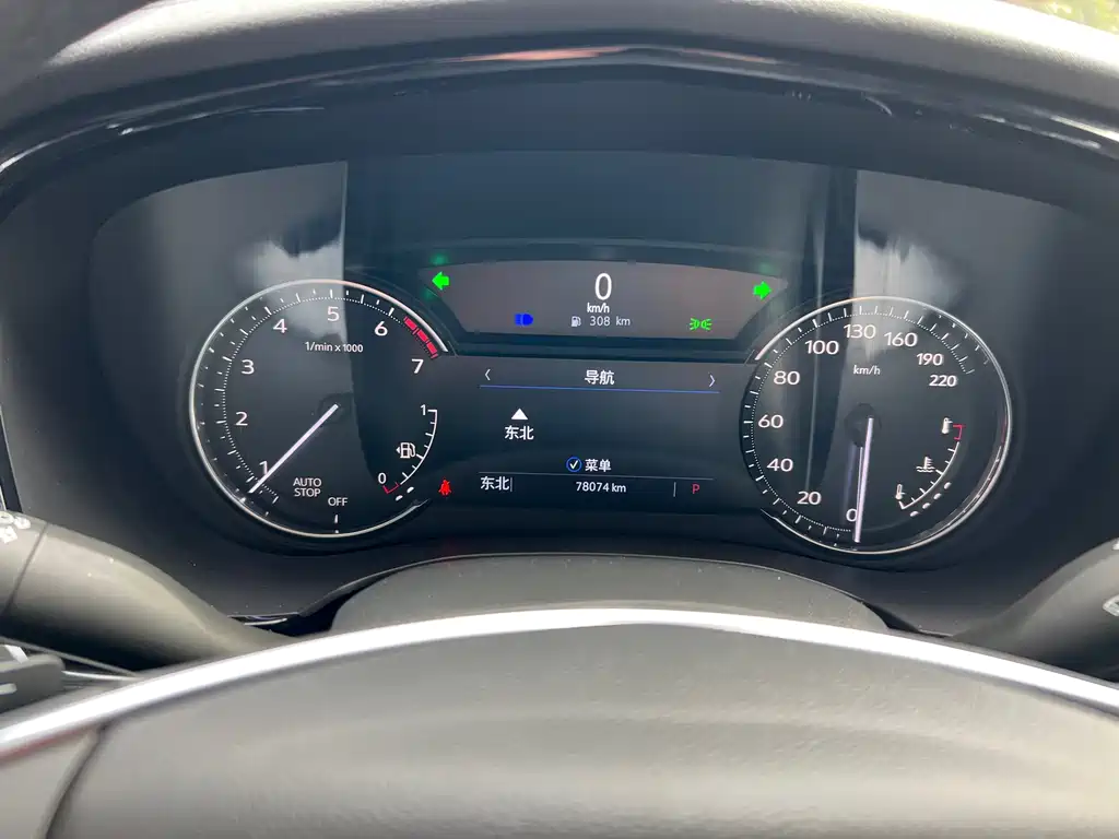 Cadillac XT5 — фото 20