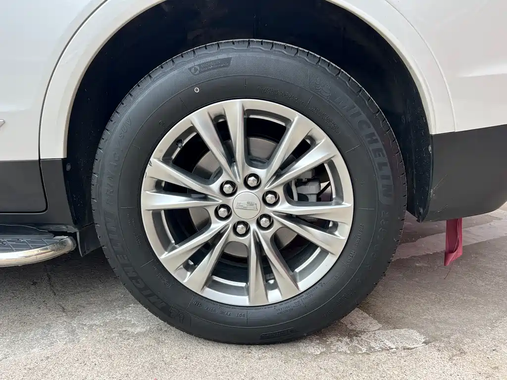 Cadillac XT5 — фото 30