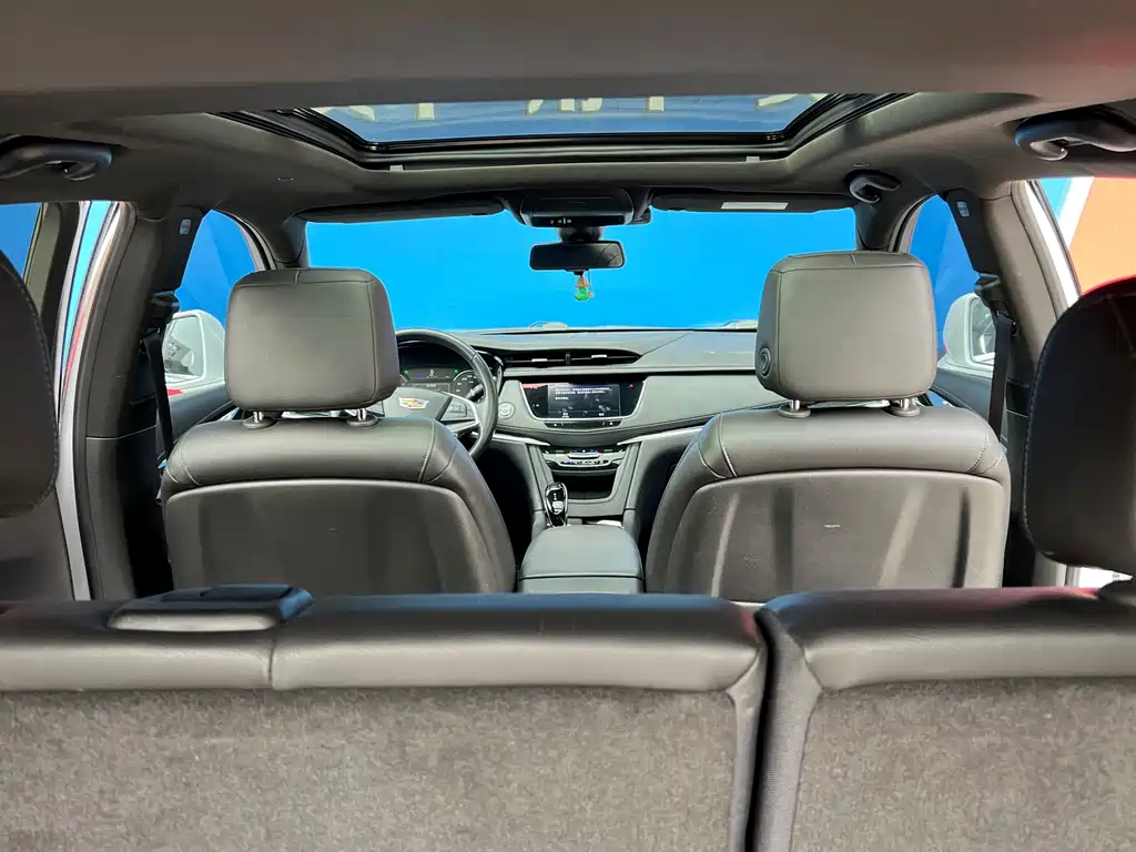 Cadillac XT5 — фото 8