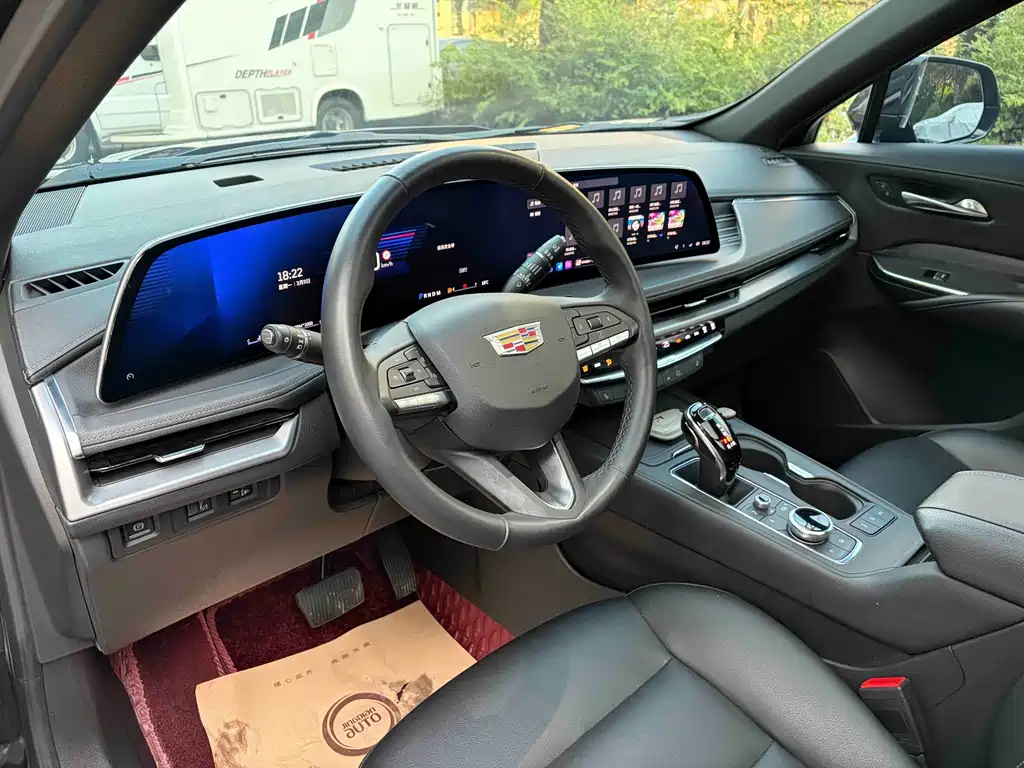 Cadillac XT4 — фото 6